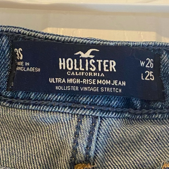Hollister high rise mom jeans size 3s - Picture 3 of 3